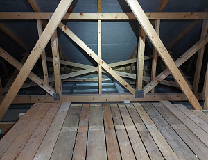 Zateplení stropu novostavby pomocí foukané izolace